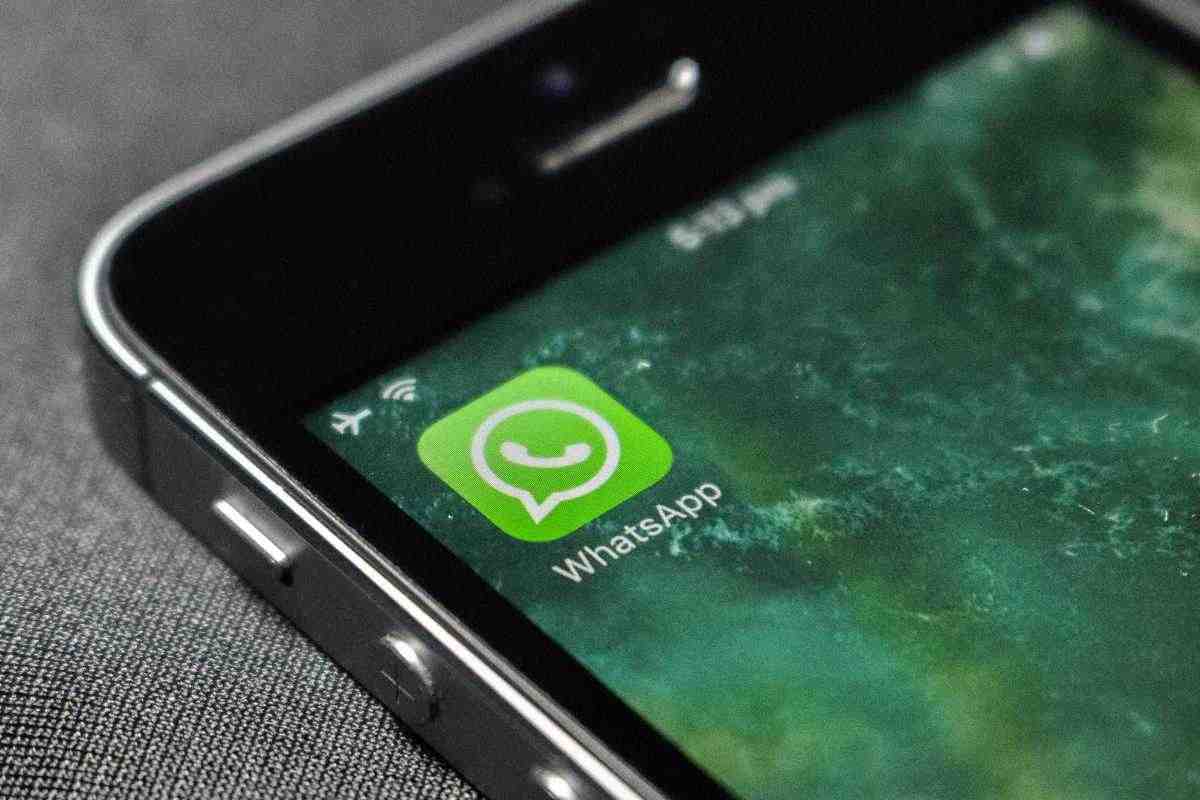 Cos'è la modalità Batman di WhatsApp