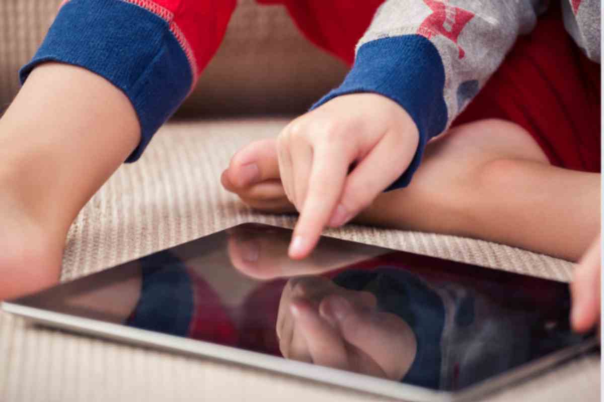 I bambini troppo piccoli non dovrebbero usare lo smartphone - Foto: Lucca360.it